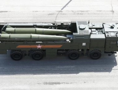 Ρωσία: Το πυραυλικό σύστημα Iskander με το οποίο η Μόσχα απειλεί την Ευρώπη (βίντεο)